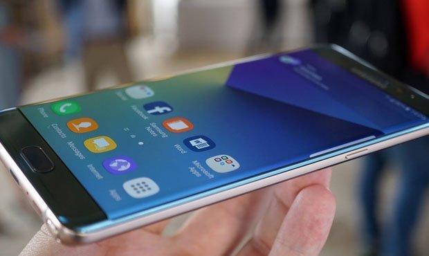 Эксперты назвали причину самовозгорания смартфонов Samsung Galaxy Note 7