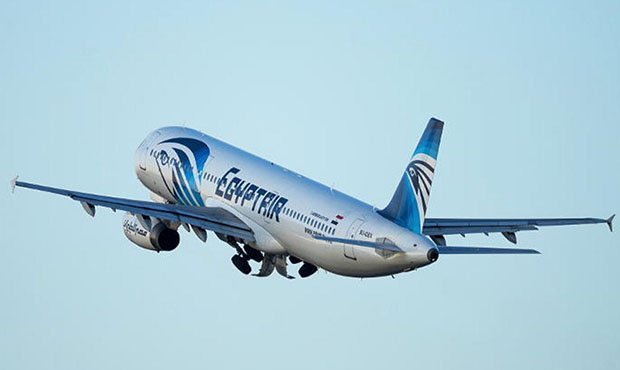 Самолет компании EgyptAir мог разбиться из-за гаджетов в кабине пилотов  