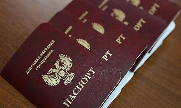 Российские власти официально признали паспорта граждан ДНР и ЛНР