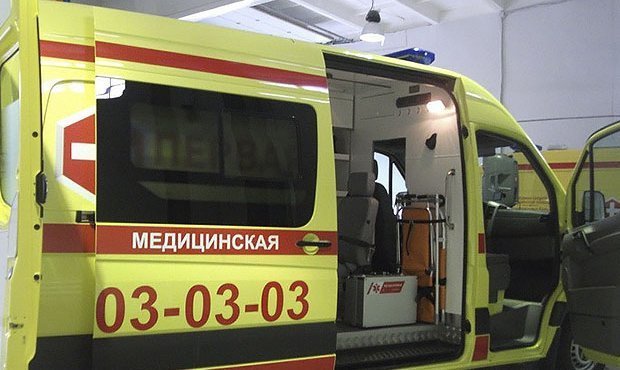 В Красноярском крае перевернулся микроавтобус со студентами. Пострадали 13 человек