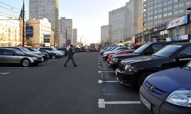Мэрия Москвы продаст на аукционе 14 тысяч парковочных мест