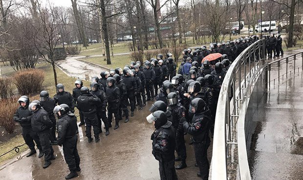 В российских городах прошла акция «Надоел». Десятки активистов задержаны  