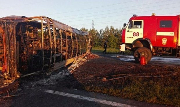 В Татарстане в результате столкновения автобуса и грузовика погибли 14 человек