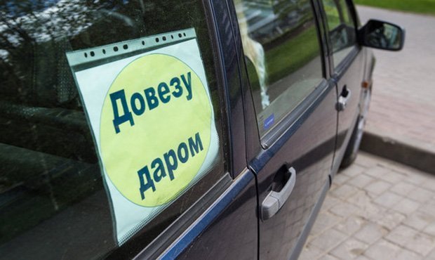 Прокуратура Омской области заинтересовалась водителем, который бесплатно подвозит односельчан