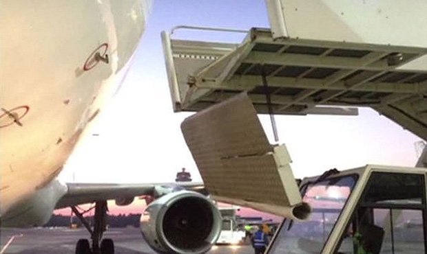 В Петербурге скончался ребенок, упавший с трапа  в аэропорту «Пулково»