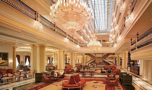 В Анталье мародеры разворовывают отель Mardan Palace Тельмана Исмаилова