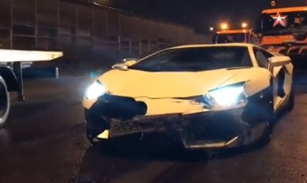 В Московской области Lamborghini столкнулся с грузовиком