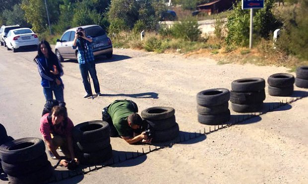 Украина начала продовольственную блокаду Крыма. Движение транспорта на границе заблокировано