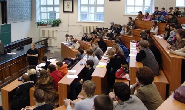 Депутаты предложили распределять выпускников вузов на работу в государственные организации