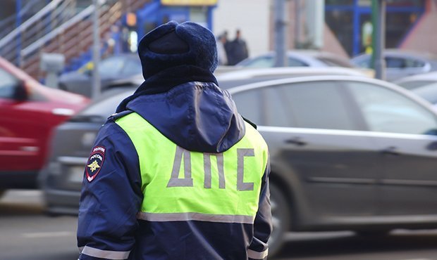 В Москве таксист сбил сотрудника ДПС во время оформления аварии. Полицейский в коме