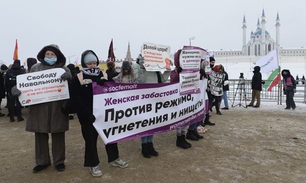 В Казани на согласованный митинг против репрессий не пустили более 150 человек