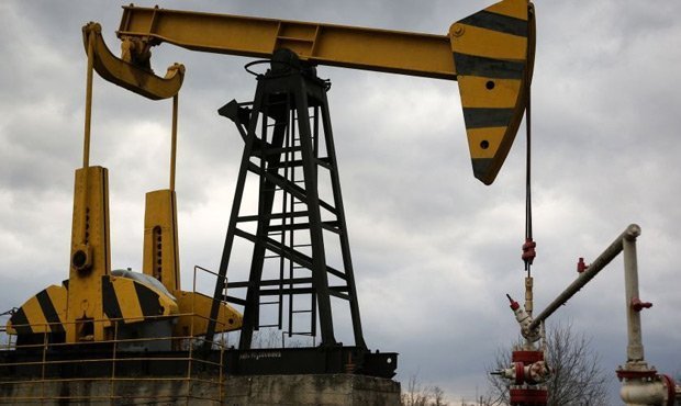 Падение мировых цен на нефть привело к росту курса доллара до 69 рублей