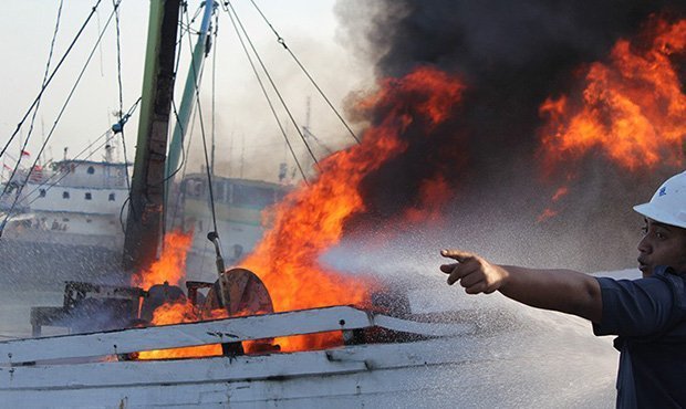 В турецком порту полностью сгорела яхта российского бизнесмена за 5,7 млн долларов  