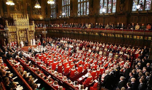 Вице-спикер Палаты лордов ушел в отставку из-за скандала с кокаином и проститутками 