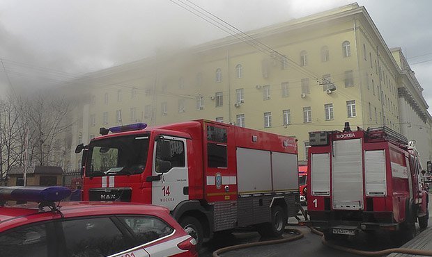 В здании Минобороны России на улице Знаменка произошел пожар