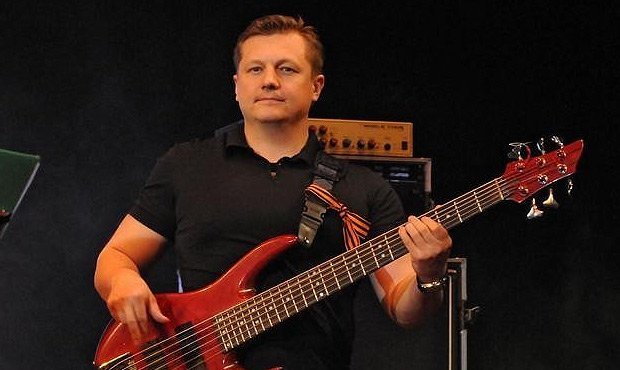 Бас-гитарист группы «Любэ» скончался в больнице после нападения