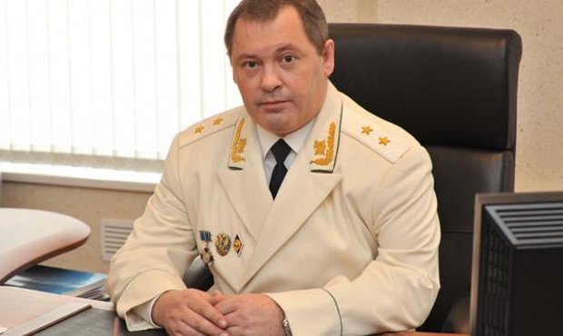 Прокурор Астраханской области случайно застрелился из наградного пистолета