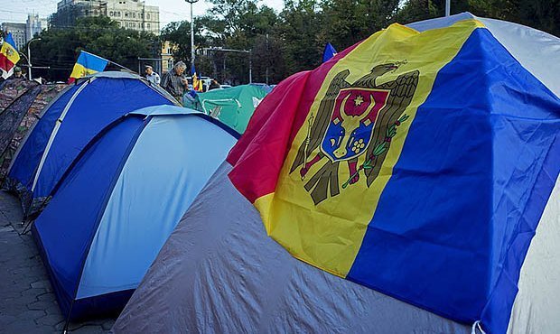 В Кишиневе российские футбольные фанаты подрались с молдавскими оппозиционерами