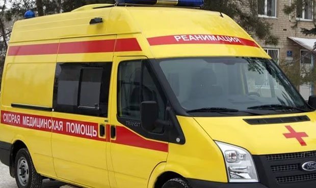 В Новосибирске на машину реанимации напал обнаженный мужчина
