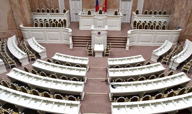 Петербургский ЗакС потратил 18 млн рублей на экспертизу собственных законопроектов