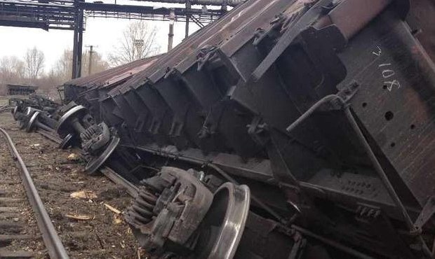 В Саратовской области с рельсов сошли вагоны грузового поезда