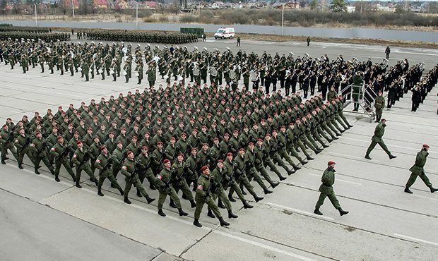 Во время репетиции Парада Победы коронавирусом могли заразиться сотни военнослужащих