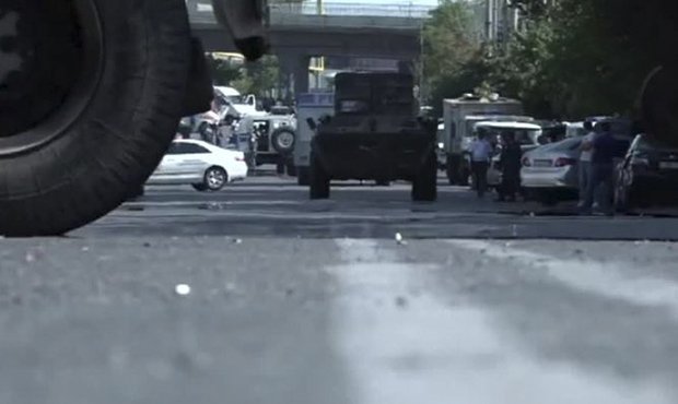 Спецслужбы Армении освободили от захватчиков полицейский полк в Ереване  