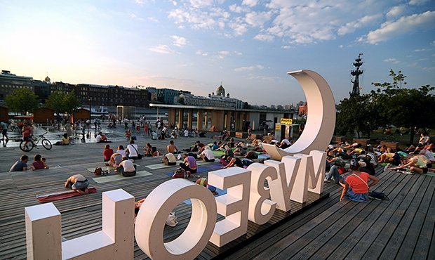 В Москве «золотая молодежь» на внедорожнике устроила езду по парку Музеон