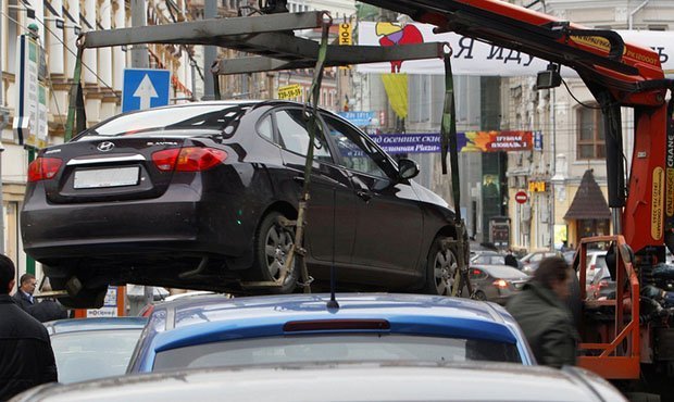 В подмосковном Серпухове автомобиль эвакуировали на штрафстоянку вместе с ребенком