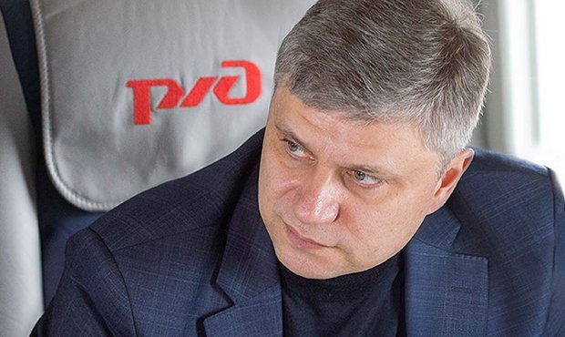 Сотрудников РЖД обязали приветствовать главу компании стоя