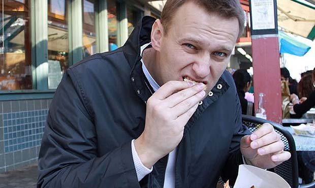 Навальный обвинил «Комсомолку» в попытке выдать его старые фотографии с отдыха в США за «сенсацию»