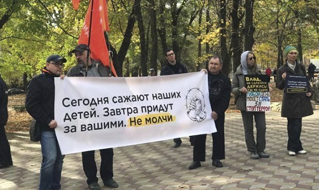В Петербурге на шествии в поддержку фигурантов дел «Сети» и «Нового величия» задержали 40 человек