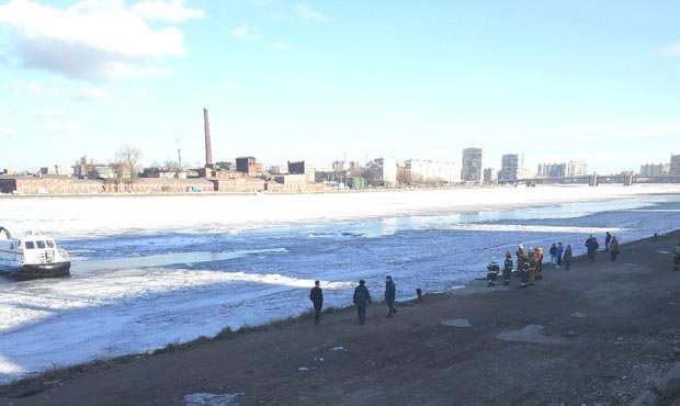 В Петербурге двое детей провалились под лед Невы. Спасти удалось только одного