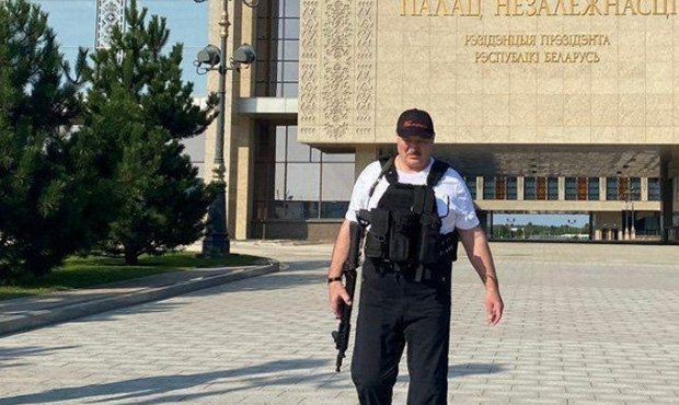 Помощник президента Александра Лукашенко вышел к участникам протестного марша