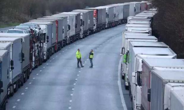 Пробка из грузовиков на польско-белорусской границе из-за новых санкций растянулась на 80 км