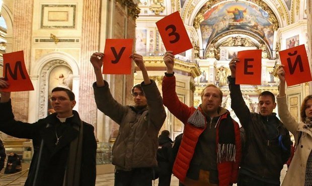 СКР отказался возбуждать дело в отношении противников передачи Исаакиевского собора церкви