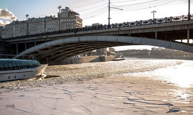 На Москве-реке в районе «Мякинино» за сутки под лед провалились шесть человек