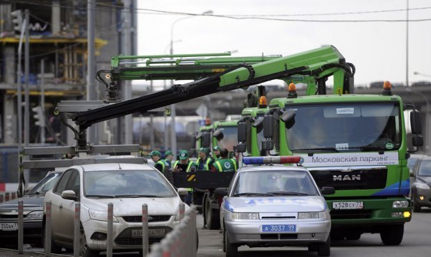 Московские водители пожаловались на массовую эвакуацию машин из-за репетиции Парада Победы