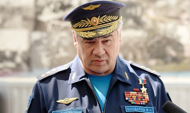 Президент отправил в отставку главкома ВКС России. Он перейдет на работу в сенат