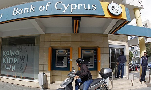 Кипрские банки по требованию ЦБ страны закроют все счета офшорных компаний