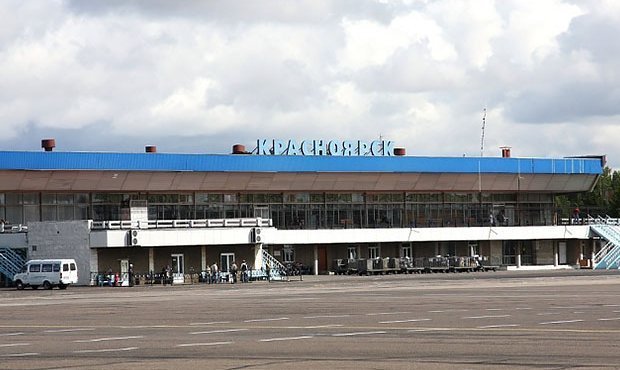 В аэропорту Красноярска самолет совершил вынужденную посадку из-за пьяного пассажира