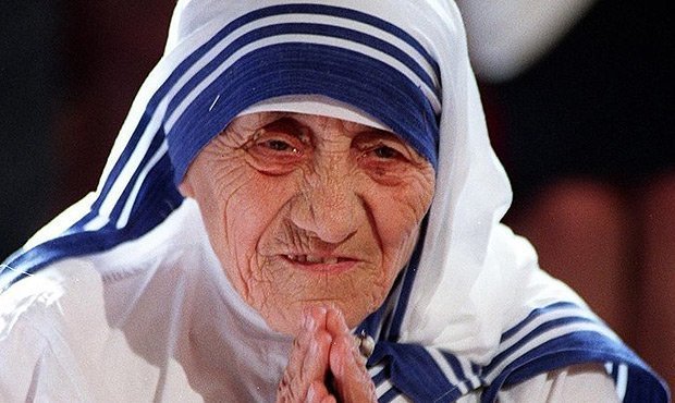 Папа Римский причислил католическую монахиню мать Терезу к лику святых