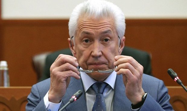 Врио главы Дагестана попросит у президента денег на зарплаты бюджетникам