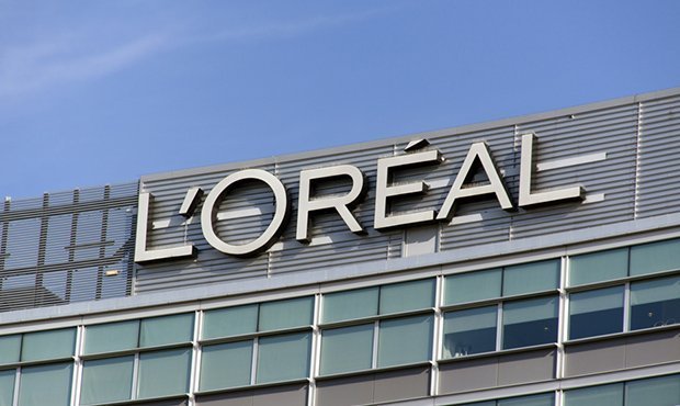 L’Oreal отказалась от использования слов «белый» и «осветляющий» из-за протестов против расового неравенства