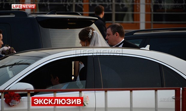 Замглавы Минприроды сыграл роскошную свадьбу со своей секретаршей
