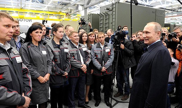 Владимир Путин во время визита за завод «Калашников» передразнил слишком серьезного сотрудника