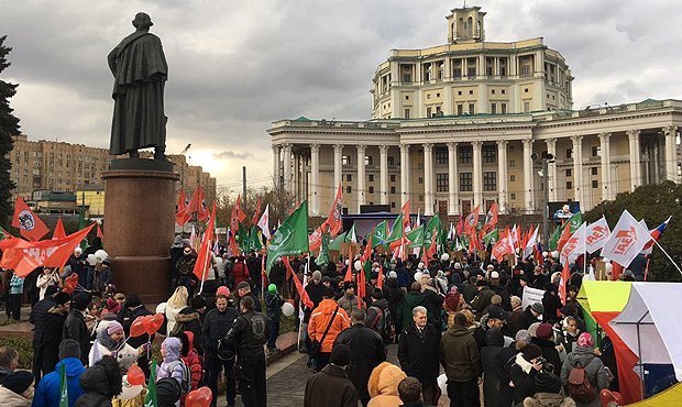 В Москве прошел митинг за введение запрета на аборты. Его посетили около тысячи человек  