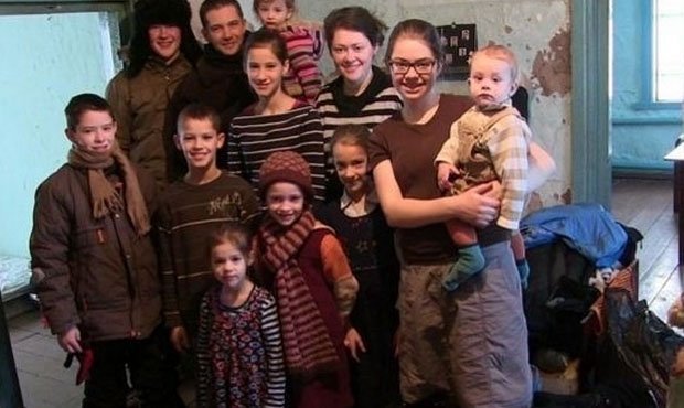 семья мигрантов временно поселилась в минске