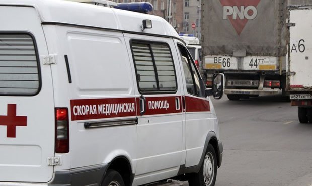 В Петербурге суд лишил прав водителя за отказ пропустить «скорую помощь»