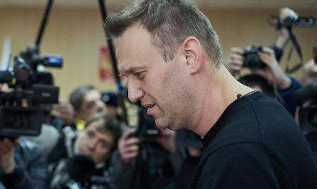 Полиция не стала предъявлять претензии активистам SERB из-за нападения на Алексея Навального